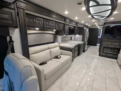 2026 Fleetwood Discovery 38W photo 16