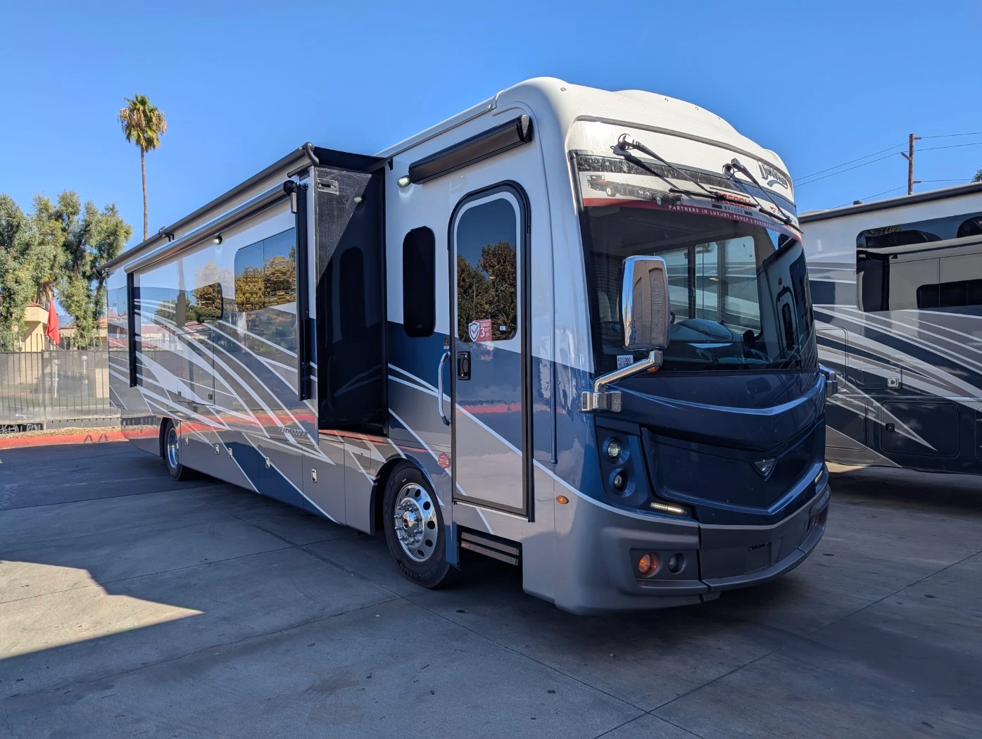 2026 Fleetwood Discovery 38W exterior