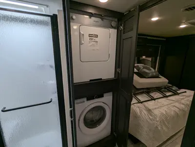2026 Fleetwood Discovery 38W photo 39