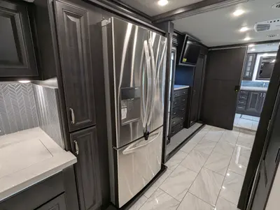 2026 Fleetwood Discovery 38W photo 24