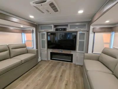 2026 Alliance RV Paradigm 385FL photo 9