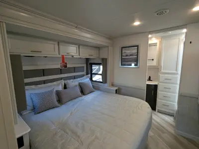 2026 Fleetwood Bounder 35K photo 25