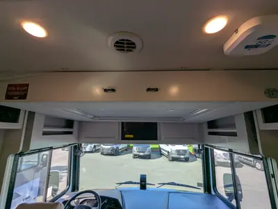 2026 Fleetwood Bounder 35K photo 9