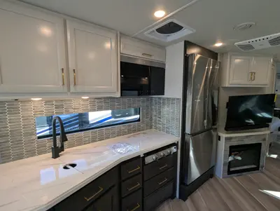 2026 Fleetwood Bounder 35K photo 17
