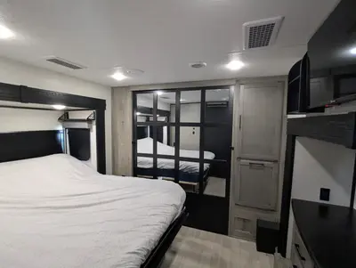 2023 KZ RV Durango Gold G360REQ photo 10
