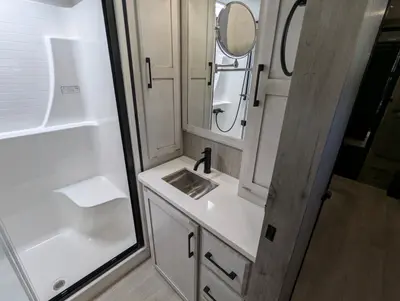 2023 KZ RV Durango Gold G360REQ photo 16
