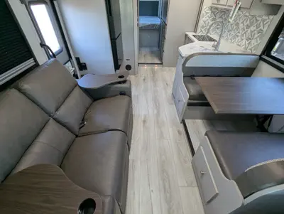 2026 Coachmen Entourage 320LV photo 16