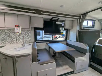 2026 Coachmen Entourage 320LV photo 19