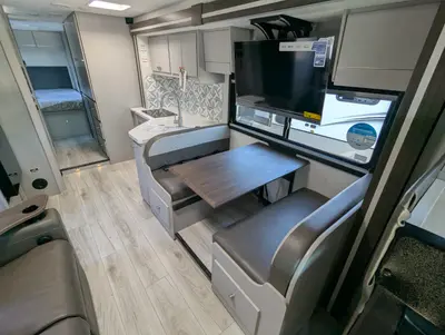 2026 Coachmen Entourage 320LV photo 15