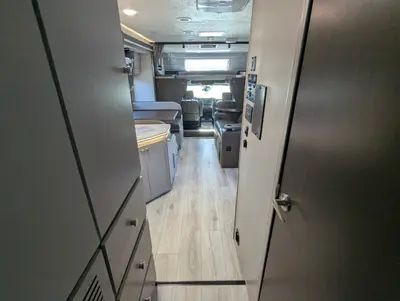 2026 Coachmen Entourage 320LV photo 33