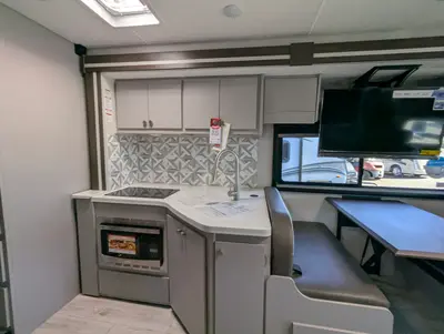 2026 Coachmen Entourage 320LV photo 20