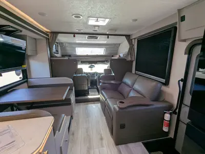 2026 Coachmen Entourage 320LV photo 37