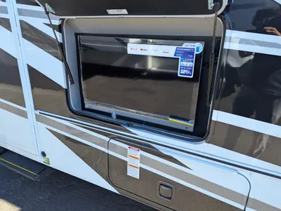 2026 Coachmen Entourage 320LV photo 8