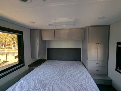 2026 Coachmen Entourage 320LV photo 32