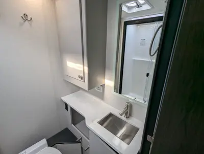 2026 Coachmen Entourage 320LV photo 27