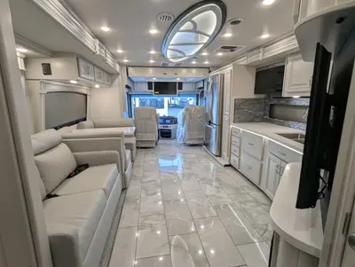 2026 Fleetwood Discovery 38N photo 45