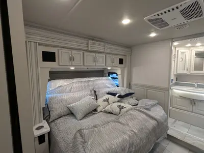 2026 Fleetwood Discovery 38N photo 33