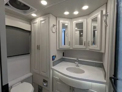 2026 Fleetwood Discovery 38N photo 38