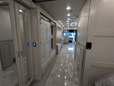 2026 Fleetwood Discovery 38N photo 43
