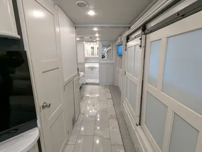 2026 Fleetwood Discovery 38N photo 24