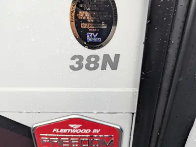 2026 Fleetwood Discovery 38N photo 9