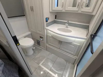 2026 Fleetwood Discovery 38N photo 37