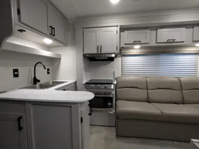 2025 Coachmen Leprechaun 260QB - Ford E-450 photo 10