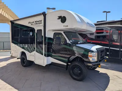 2026 Thor Motor Coach Four Winds photo 4