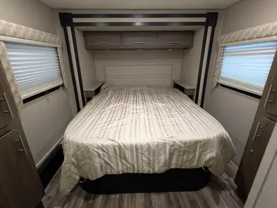 2015 RENEGADE Villagio 25QRS photo 22