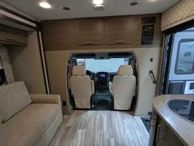 2015 RENEGADE Villagio 25QRS photo 27
