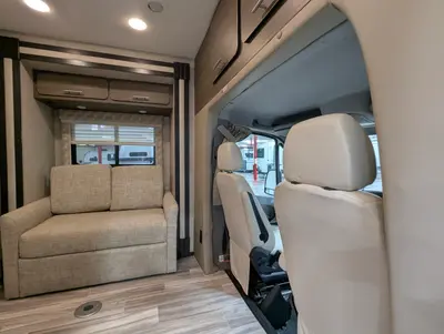 2015 RENEGADE Villagio 25QRS photo 8