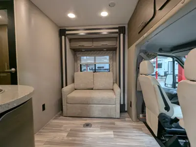 2015 RENEGADE Villagio 25QRS photo 9