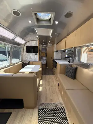 2015 AIRSTREAM FLYING CLOUD photo 2