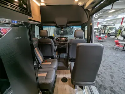 2026 Storyteller Overland Crew Mode XL photo 27