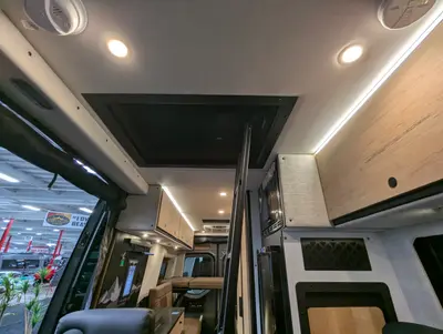 2026 Storyteller Overland Crew Mode XL photo 15