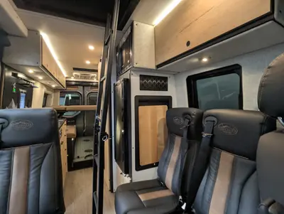 2026 Storyteller Overland Crew Mode XL photo 12