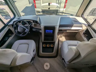 2023 Fleetwood Bounder 35GL photo 7