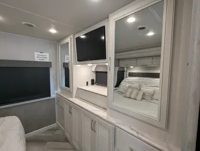 2023 Fleetwood Bounder 35GL photo 29
