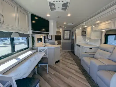 2023 Fleetwood Bounder 35GL photo 11