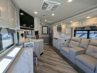 2023 Fleetwood Bounder 35GL photo 10