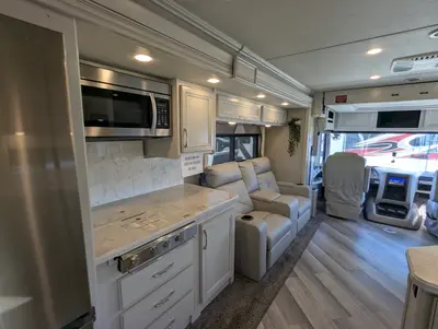 2023 Fleetwood Bounder 35GL photo 34