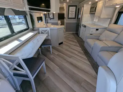 2023 Fleetwood Bounder 35GL photo 12