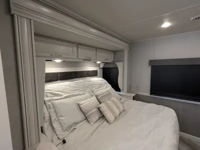 2023 Fleetwood Bounder 35GL photo 28