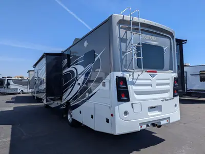2023 Fleetwood Bounder 35GL photo 4