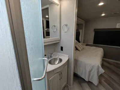 2023 Fleetwood Bounder 35GL photo 23