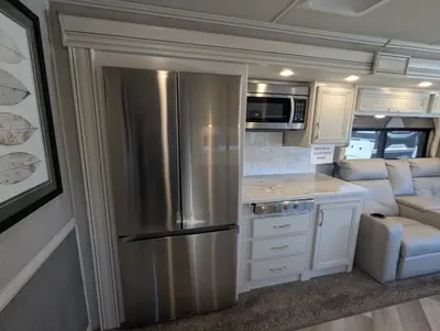 2023 Fleetwood Bounder 35GL photo 21