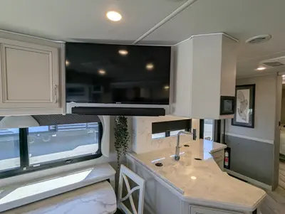 2023 Fleetwood Bounder 35GL photo 16