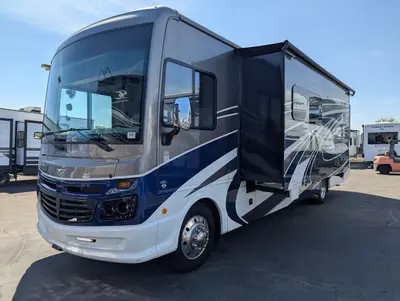 2023 Fleetwood Bounder 35GL photo 3