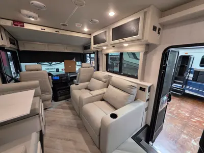 2026 Holiday Rambler Invicta 33HB photo 16