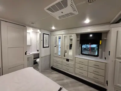 2026 Holiday Rambler Invicta 33HB photo 22